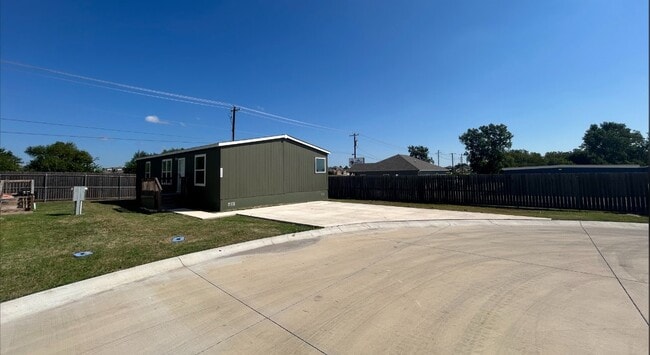 113 Atakapa Ct in Jarrell, TX - Building Photo - Building Photo