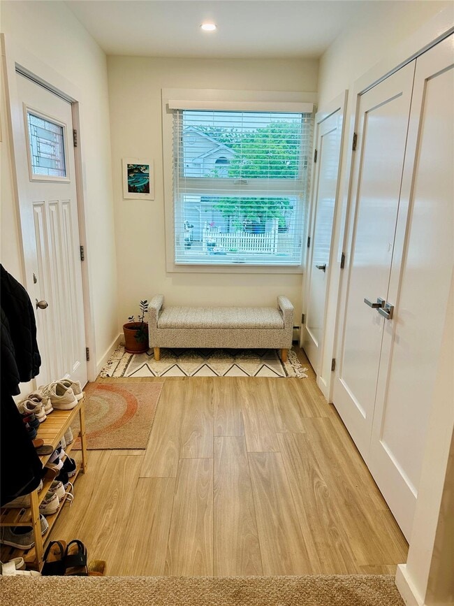 226 E Pine St in Long Beach, NY - Building Photo - Building Photo