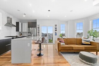 39 Lexington St in Boston, MA - Building Photo - Building Photo