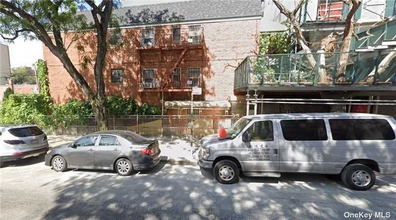 4235 Saull St in Flushing, NY - Building Photo - Building Photo