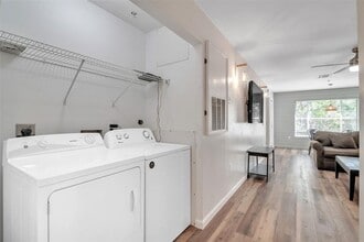 3800 SW 20th Ave in Gainesville, FL - Foto de edificio - Building Photo