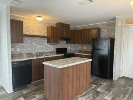 12130 US Hwy 41 S in Gibsonton, FL - Building Photo