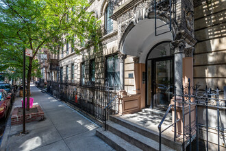 433 E 80th St in New York, NY - Building Photo - Building Photo