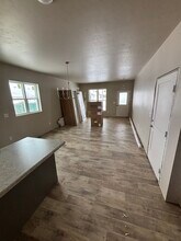 1127 Northwood Dr in Seymour, WI - Foto de edificio - Building Photo