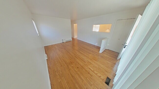 8261 Gerald Ave in Warren, MI - Building Photo - Building Photo