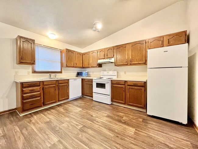 8590-8592 Wabasis Ave NE in Rockford, MI - Building Photo - Building Photo