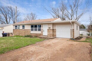 50 Lynn Meadows Ln in Florissant, MO - Building Photo