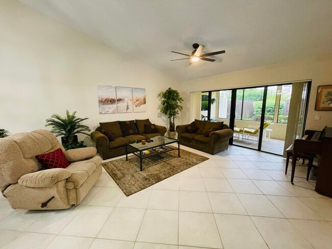354 SW 28th Ave in Delray Beach, FL - Building Photo - Building Photo