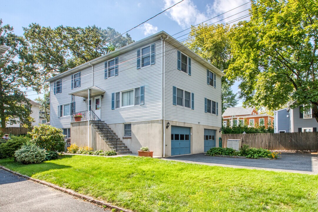 167 Henry St in Greenwich, CT - Foto de edificio