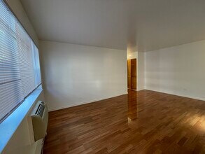 5920 N Kenmore Ave, Unit 203 in Chicago, IL - Building Photo - Building Photo