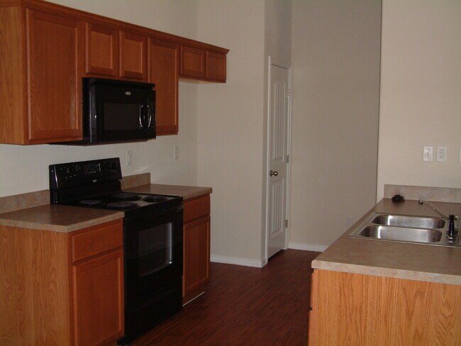 933-935 Sylvia St in Weatherford, TX - Building Photo - Building Photo