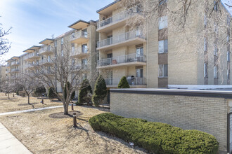 Royal York in Elmhurst, IL - Foto de edificio - Building Photo