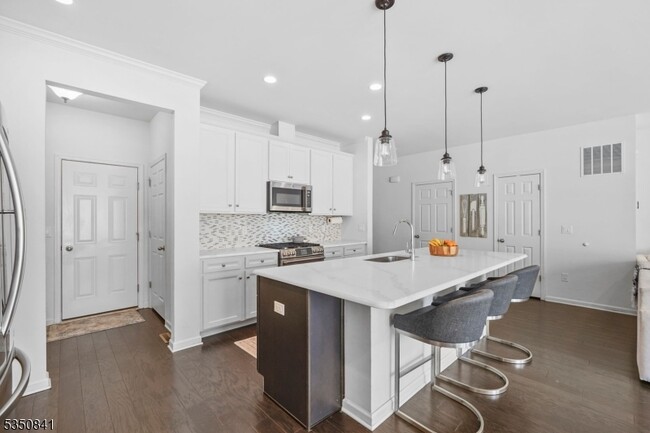 12 Warren Dr in Morristown, NJ - Building Photo - Building Photo