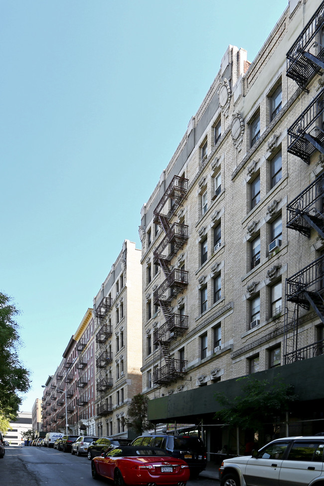 520-526 W 136th St in New York, NY - Foto de edificio - Building Photo