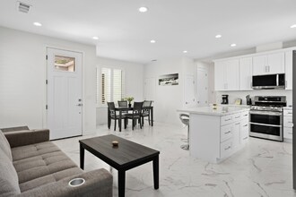 119 S Rios Ave in Solana Beach, CA - Building Photo - Building Photo