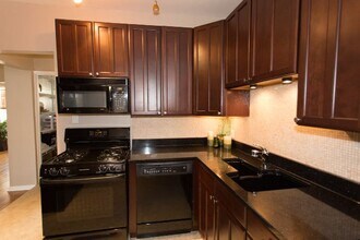 4312 N Clarendon Ave, Unit M03H in Chicago, IL - Building Photo - Building Photo