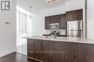 530-530 St Clair Ave W in Toronto, ON - Building Photo - Building Photo