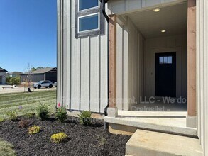 18552 Mahaffie St in Spring Hill, KS - Building Photo - Building Photo
