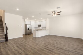 2420 Siskiyou St in Lewisville, TX - Building Photo - Building Photo