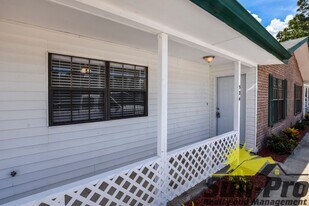 524 Taylor Rd in Port Orange, FL - Building Photo