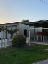 4701 Hammett Rd in Modesto, CA - Foto de edificio - Building Photo