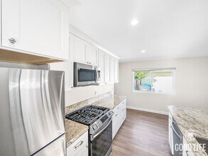 5110 Savannah St in San Diego, CA - Building Photo - Building Photo