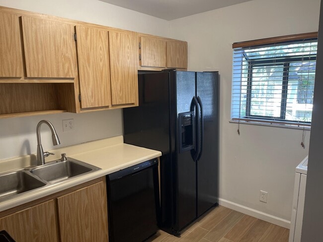 102 Gardens Dr in Pompano Beach, FL - Building Photo - Building Photo