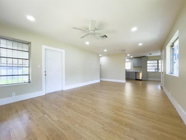 2287 NW 63rd St in Miami, FL - Building Photo - Building Photo