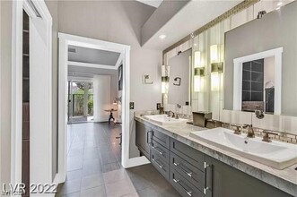 5955 Sunlight Garden Way in Las Vegas, NV - Foto de edificio - Building Photo