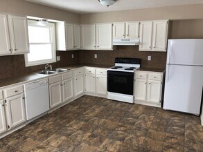 204 S Westview Ter in Chanute, KS - Building Photo - Building Photo