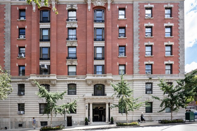 Madison Court in New York, NY - Foto de edificio - Building Photo