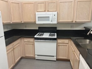 2001 Quartz Cliff St in Las Vegas, NV - Building Photo - Building Photo