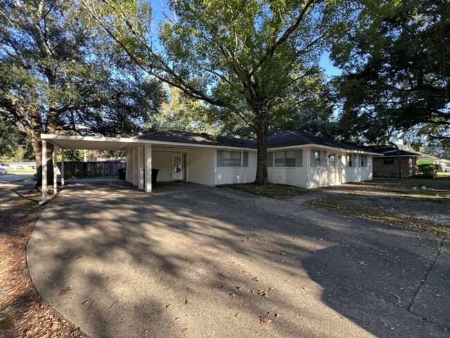 property at 3280 Crestaire Dr