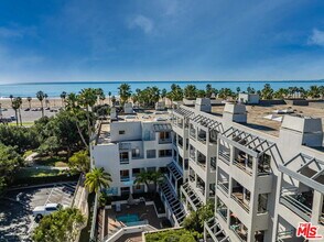 140 Ocean Park Blvd in Santa Monica, CA - Building Photo - Building Photo