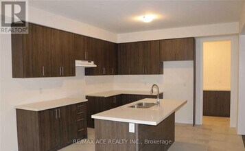 316 Fleetwood Dr in Oshawa, ON - Building Photo - Building Photo