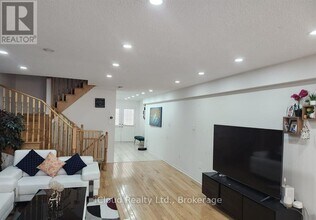 559 Candlestick Cir in Mississauga, ON - Building Photo - Building Photo