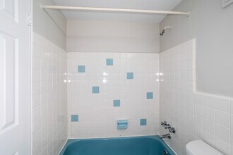 Borbeck Court in Philadelphia, PA - Foto de edificio - Interior Photo