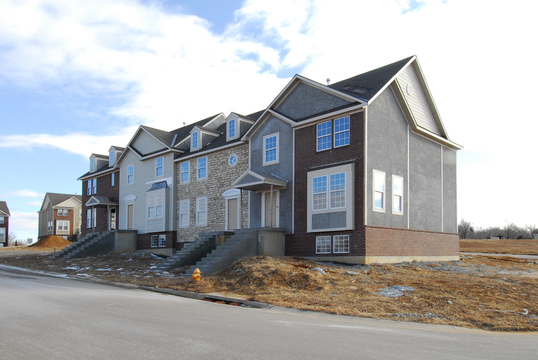 Stone Creek Village in Olathe, KS - Building Photo