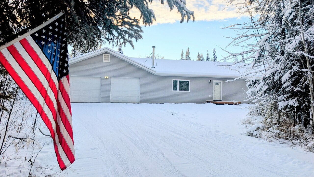 3885 Sonoma Ave in North Pole, AK - Building Photo