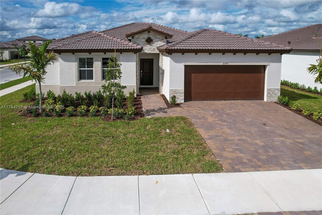 2305 SE 29th St in Homestead, FL - Building Photo