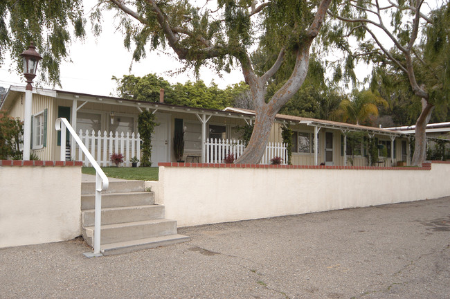 568 Mission Dr in Camarillo, CA - Building Photo - Building Photo