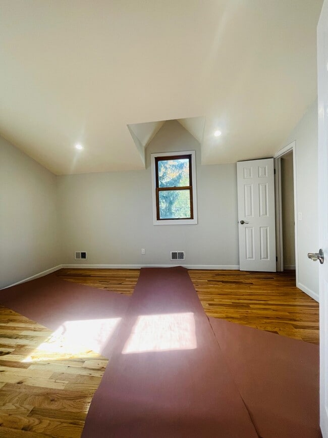 property at 16 Oldwood Rd S