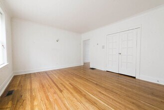 7201 S Calumet Ave 345-59 E 72nd St Chicago, IL 60619 in Chicago, IL - Building Photo - Building Photo