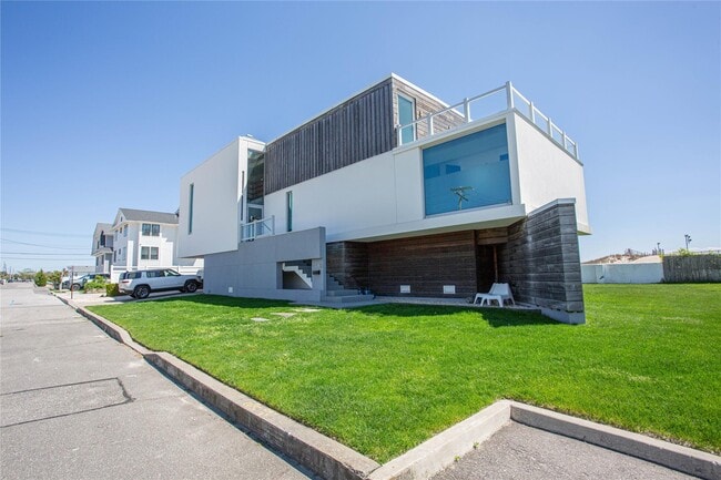 2139 Pacific Blvd in Atlantic Beach, NY - Building Photo - Building Photo
