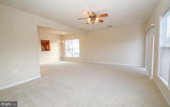 11 Harborton Ln in Fredericksburg, VA - Foto de edificio - Building Photo