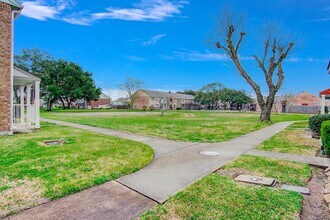 4057 Young St in Pasadena, TX - Foto de edificio - Building Photo