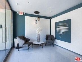 131 S Maple Dr in Beverly Hills, CA - Building Photo - Building Photo