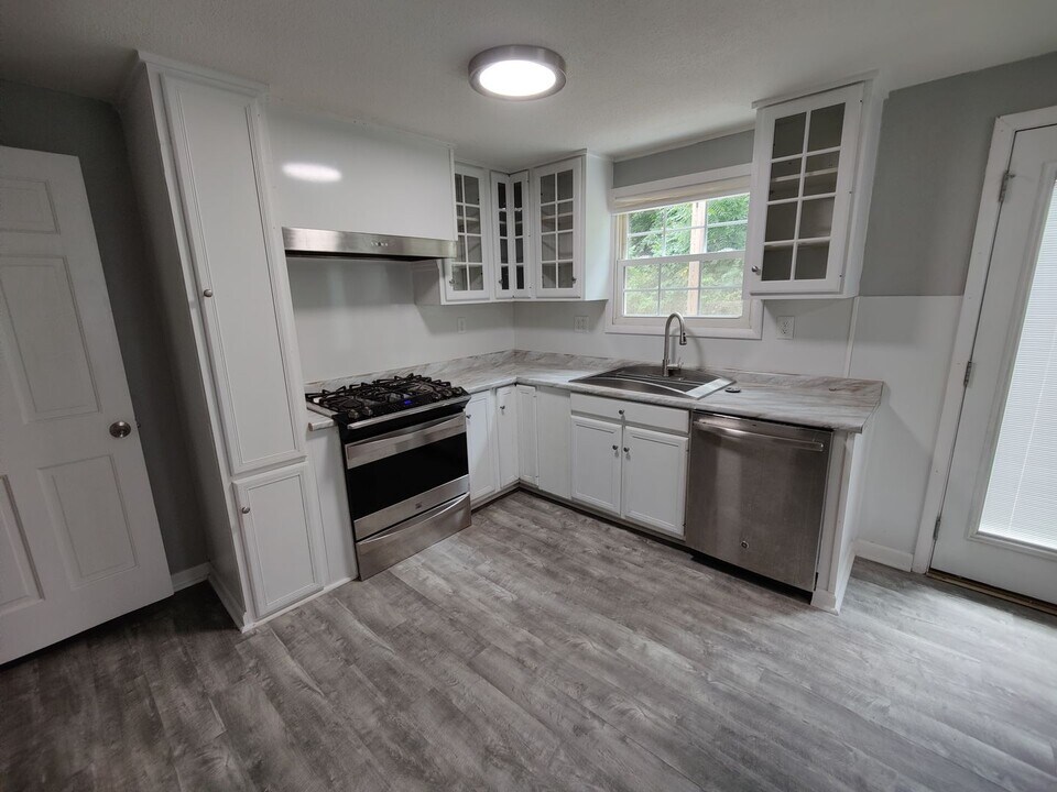 1466 Parkview Dr in Allison Park, PA - Building Photo