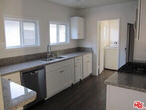 1047 S Wooster St in Los Angeles, CA - Building Photo - Building Photo