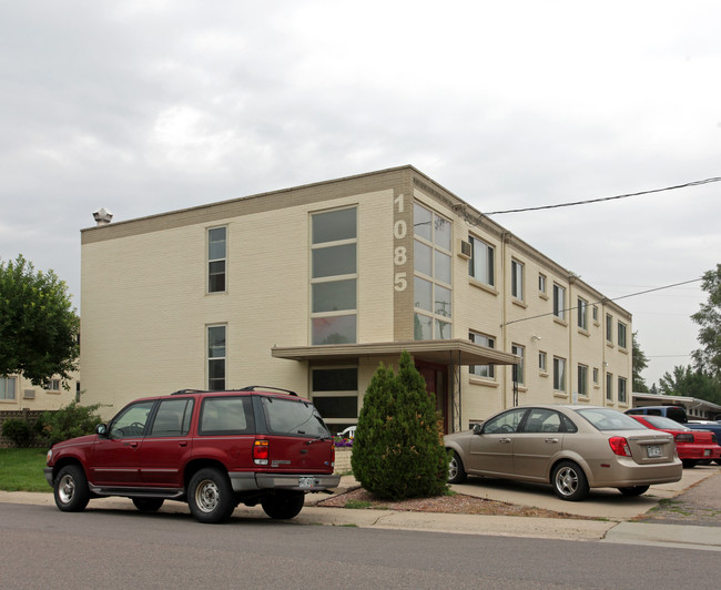 Woodlawn Apartments in Littleton, CO - Building Photo - Building Photo